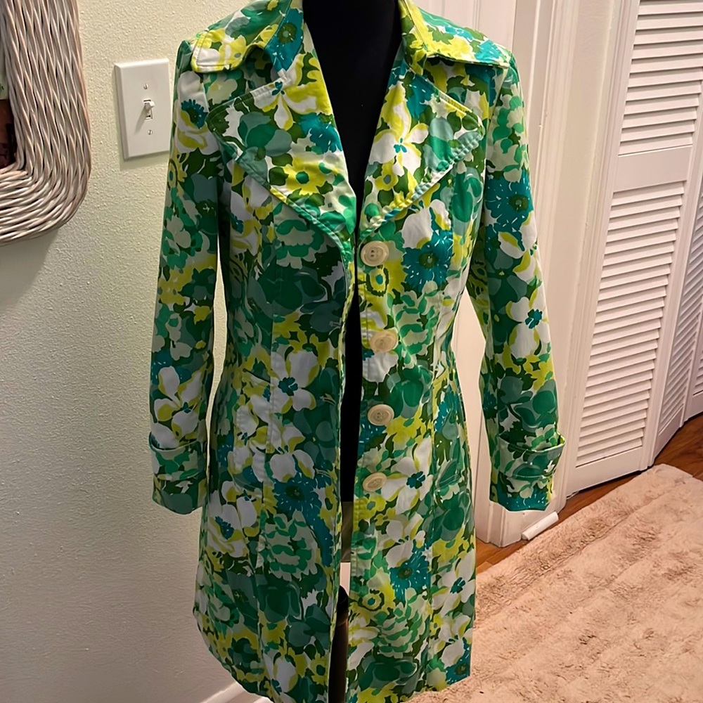 Nine West floral button down fitted trench coat